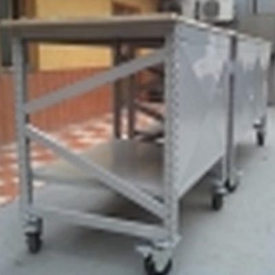 Mesones metalicos